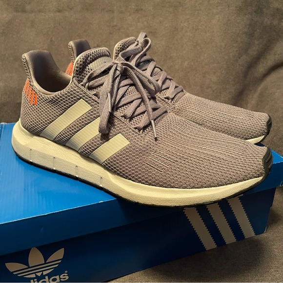 Adidas Swift Run - Picture 1 of 4